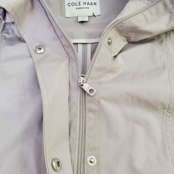 Cole Haan Signature Packable Rain Jacket - Picture 8 of 9